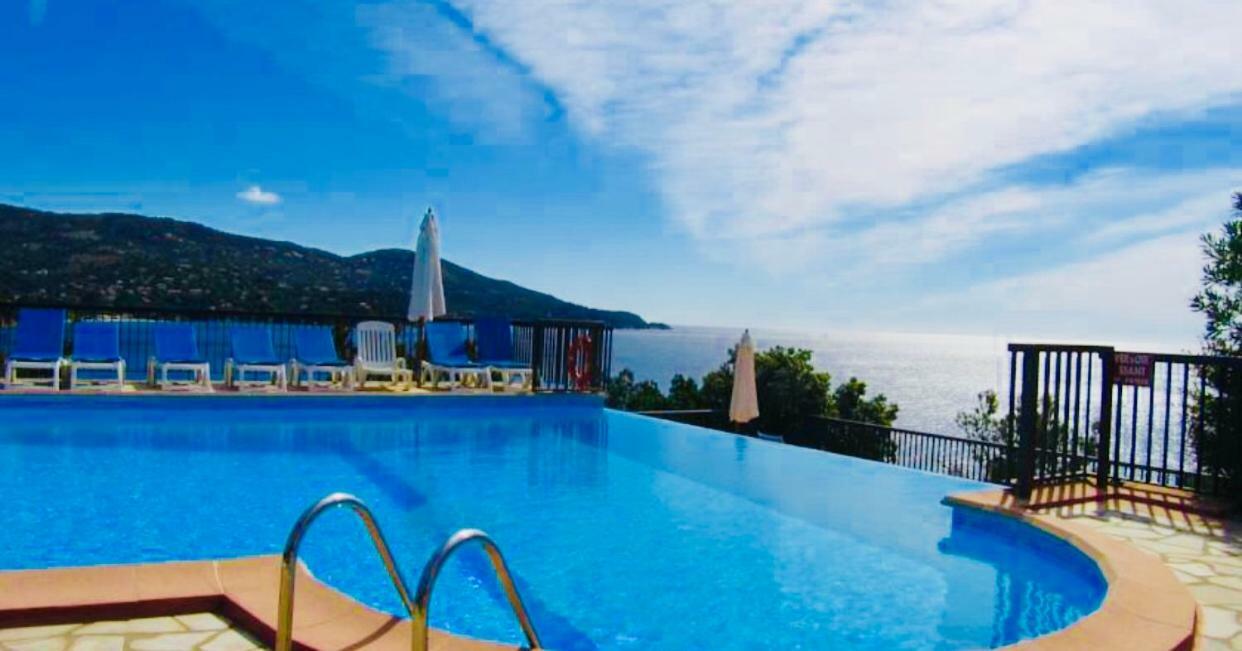 Апартаменты Mazet « Domaine De La Pinede » Ле-Лаванду Экстерьер фото